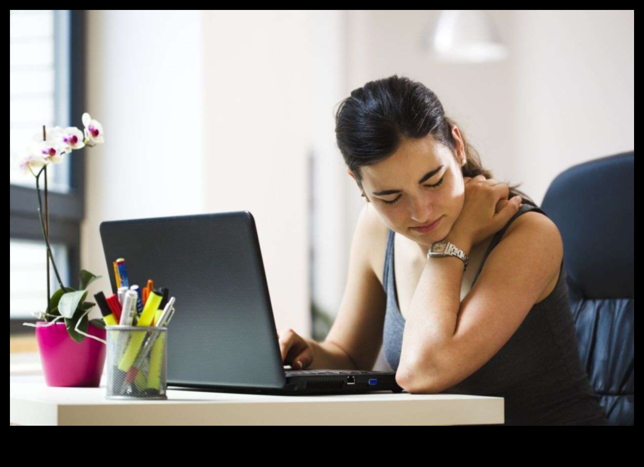 Ergonomisks apgaismojums: piederumi uzlabotai pozai, lietojot klēpjdatorus