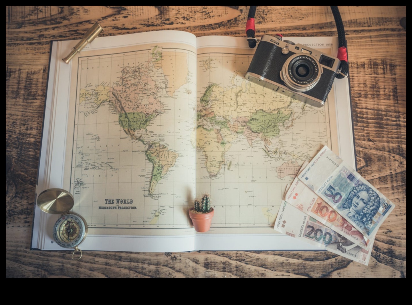 Wanderlust Wallet: pasakas no budžetam draudzīgā pētnieka