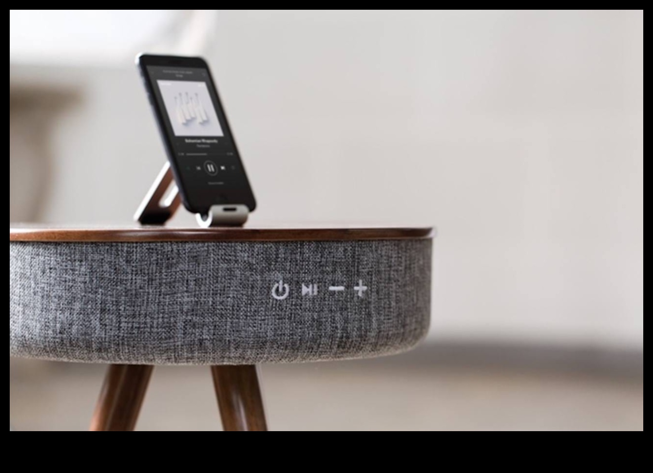 Viedās mēbeles: biroja elektronika integrēta stilīgās mēbelēs