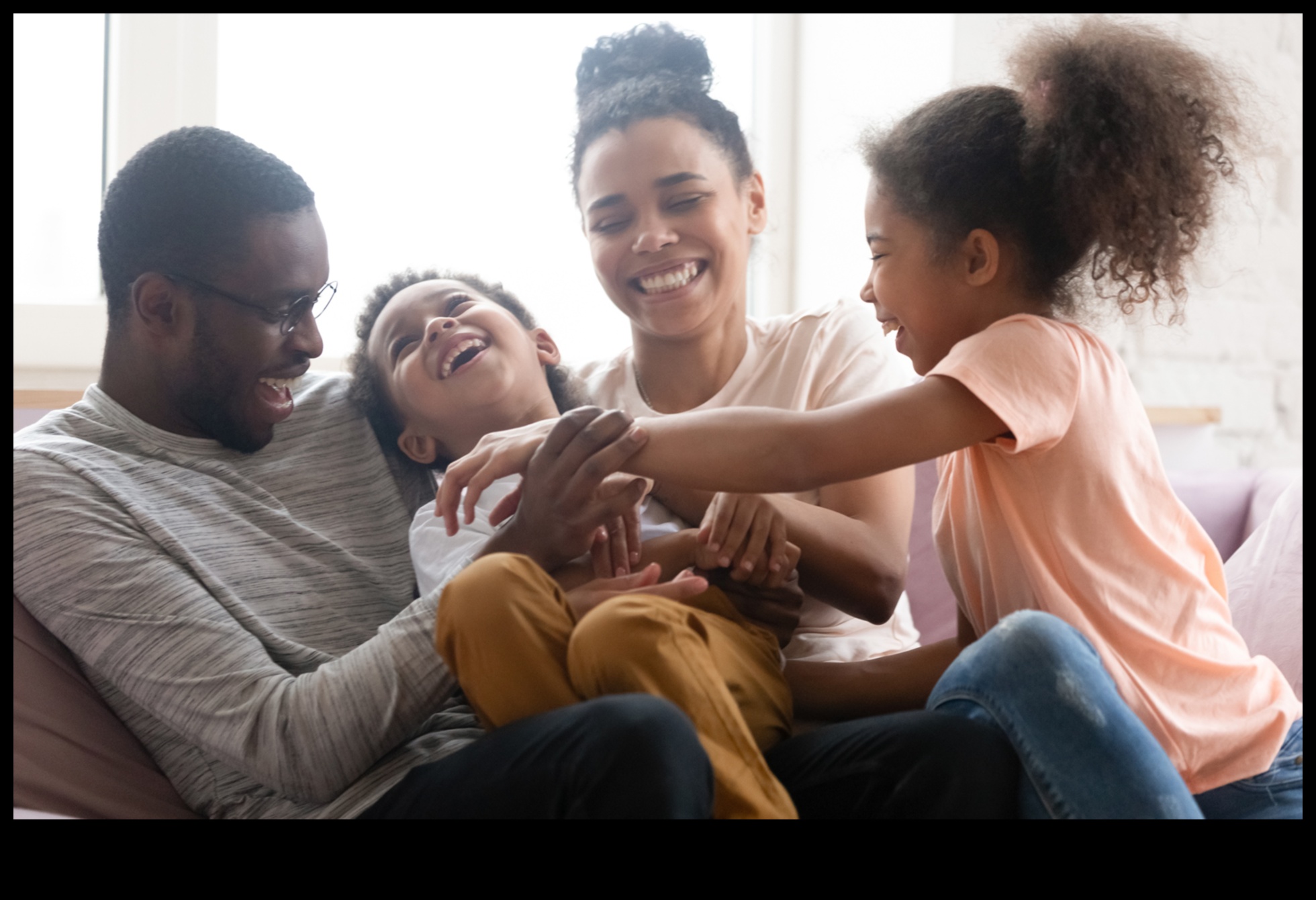 Pašreizējais vecāks, plaukstošs bērns: apzināta ģimenes dzīve