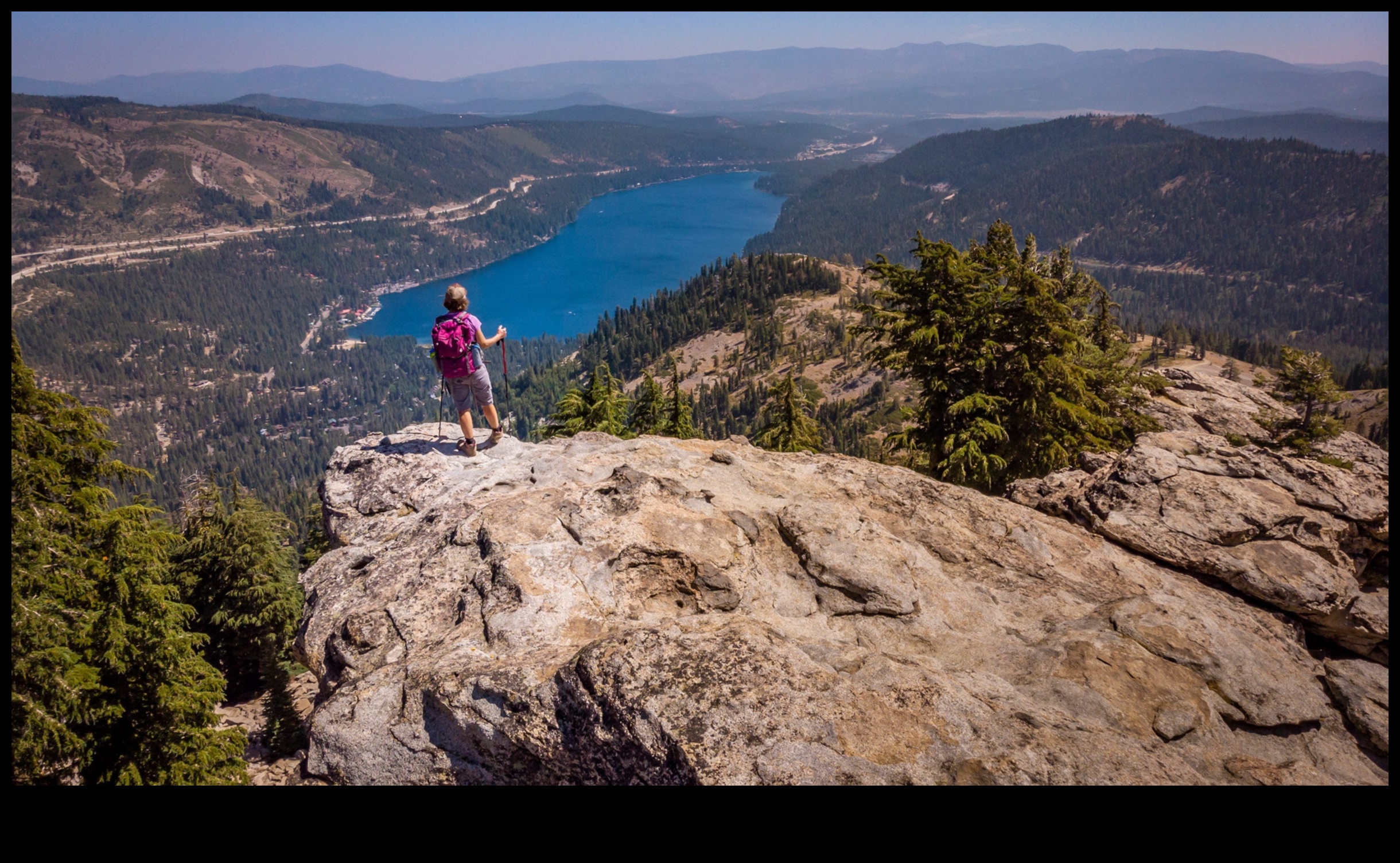 Ceļotāja ceļvedis laikā: navigācija vēsturiskajā ainavā