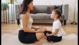 Pašreizējais vecāks, plaukstošs bērns: apzināta ģimenes dzīve