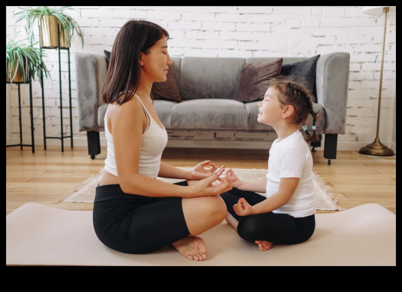 Pašreizējais vecāks, plaukstošs bērns: apzināta ģimenes dzīve